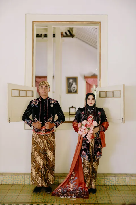 Foto sampul undangan Tri & Dr. Elgin