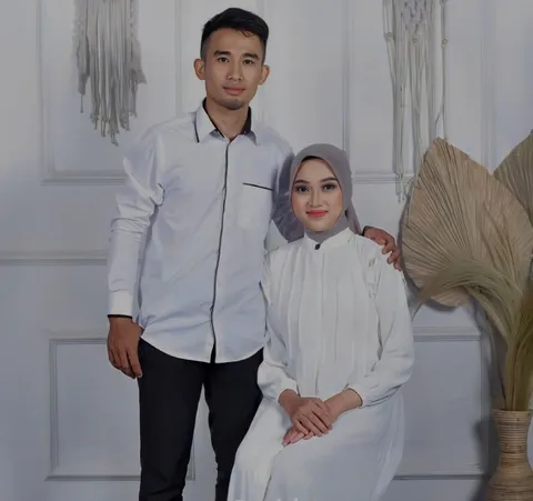 Foto sampul undangan Yuni & Arief