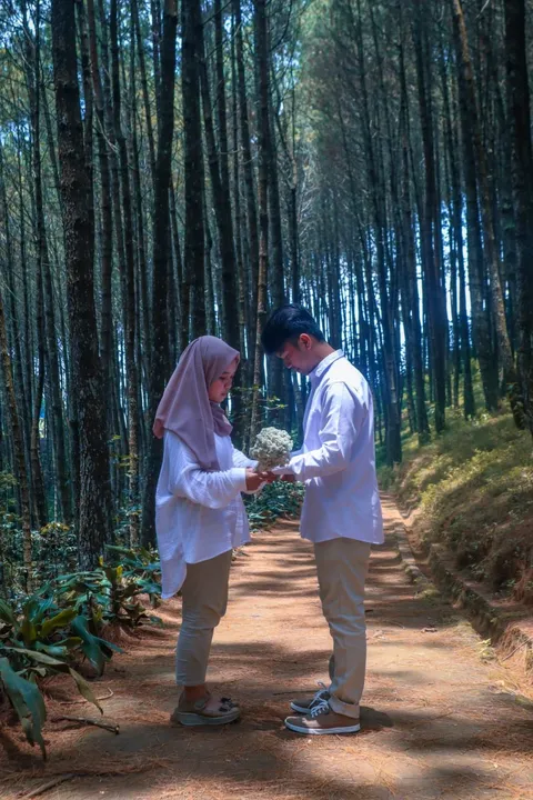 Foto sampul undangan Gina & Triana