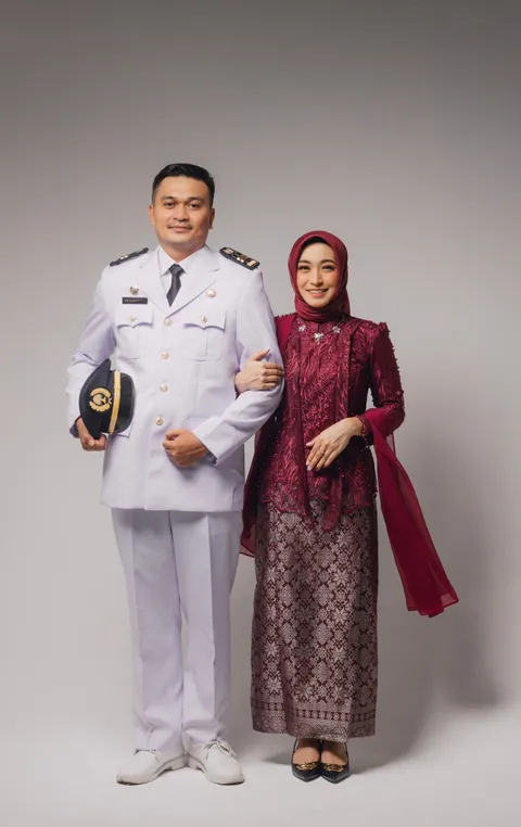 Foto sampul undangan Fara & Rian
