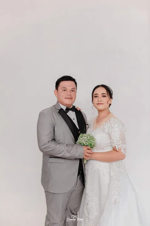 Foto sampul undangan Iyat & Linda