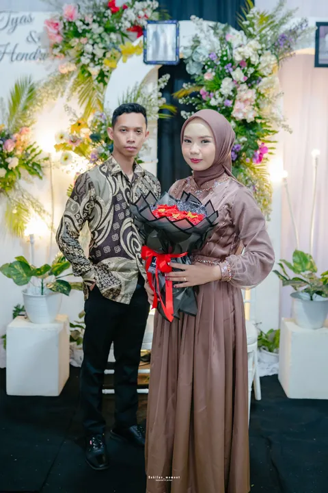 Foto sampul undangan Tyas & Hendri