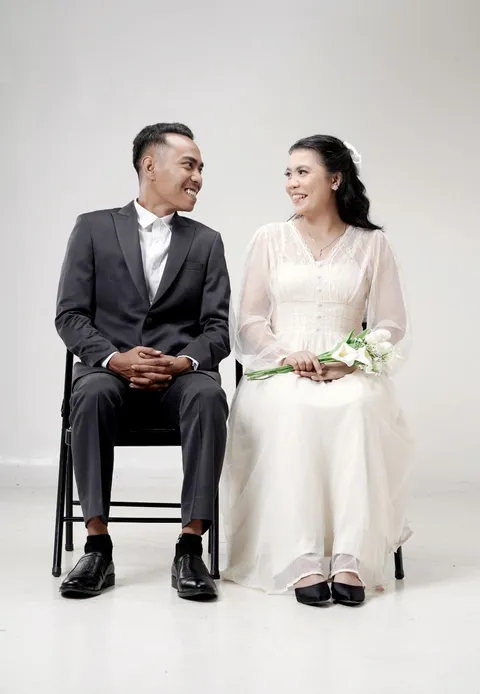 Foto sampul undangan Naomi & Daniel
