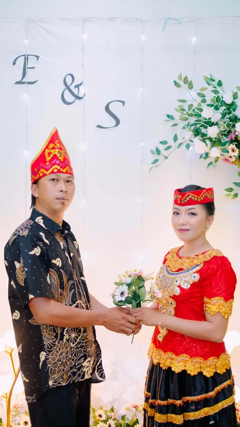 Foto sampul undangan Esmon & Silfana