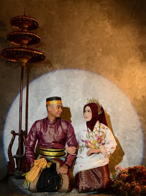 Foto sampul undangan Briptu Ahmad Arifin & Megawati Sutrang, S. Km