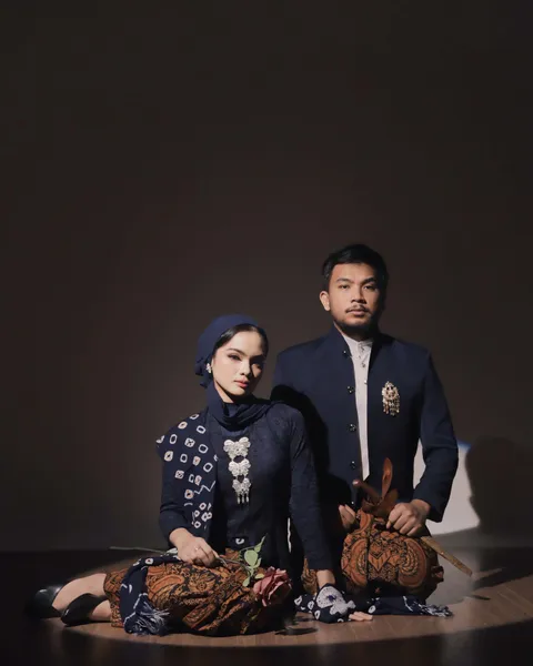 Foto sampul undangan Adji & Vela