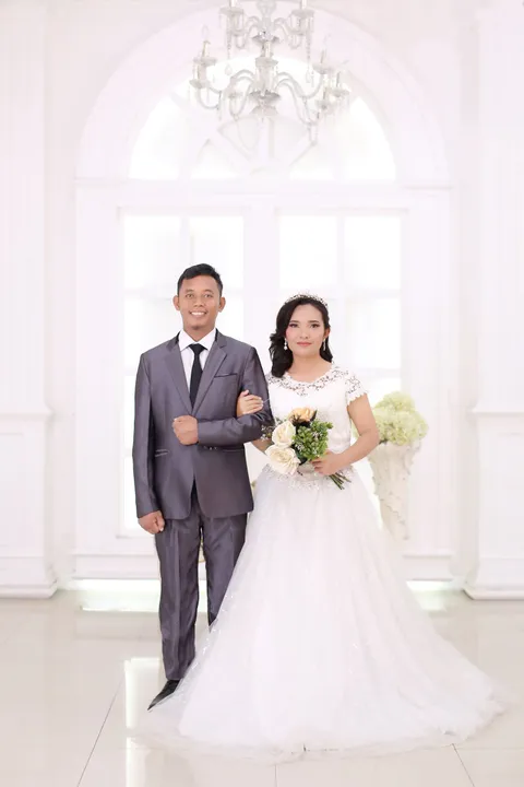 Foto sampul undangan Tri & Basten