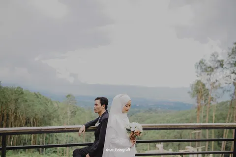 Foto sampul undangan Ade Supriantna & Desti Kameliani