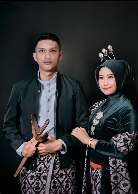 Foto sampul undangan Vania & Anay
