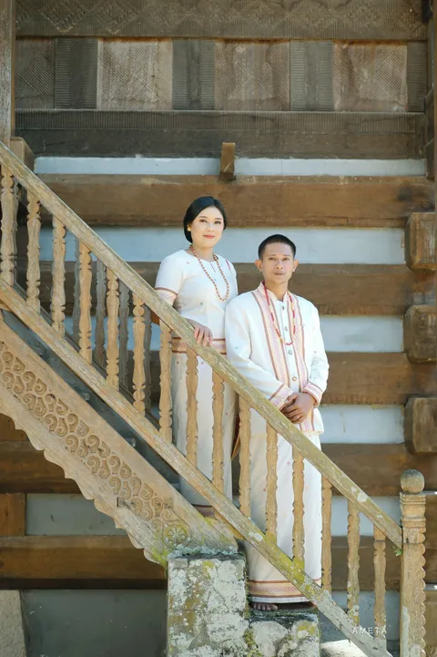 Foto sampul undangan Sari & Yovi