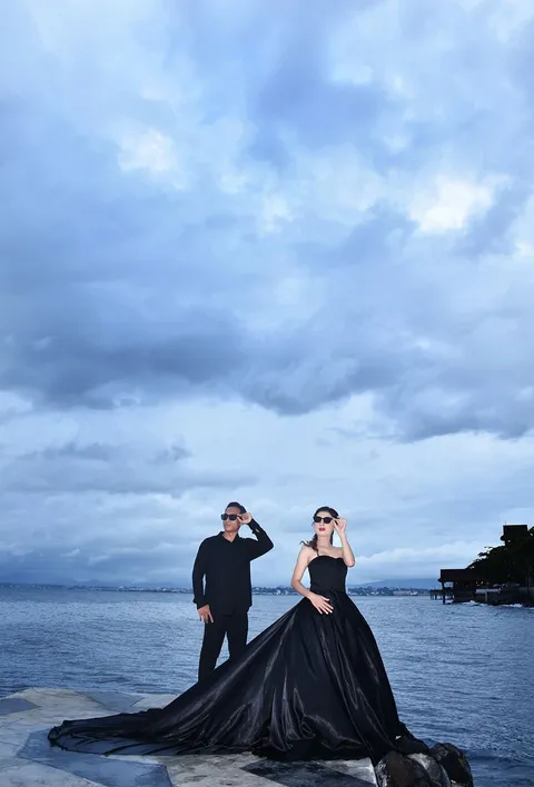 Foto sampul undangan Vhel & Dave