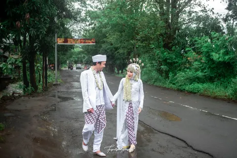 Foto sampul undangan Shara & Tata