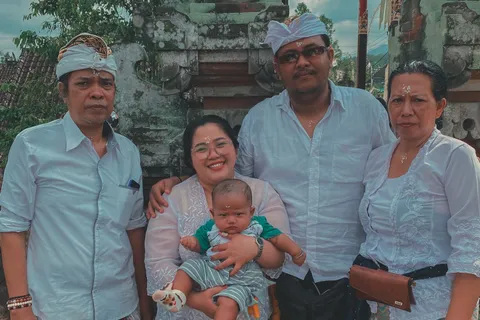 Foto sampul undangan Yusmi & Mahendra