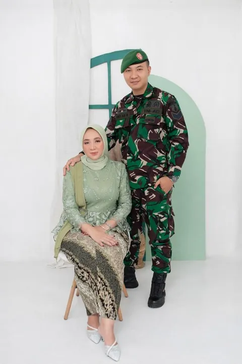 Foto sampul undangan Desy & Rino