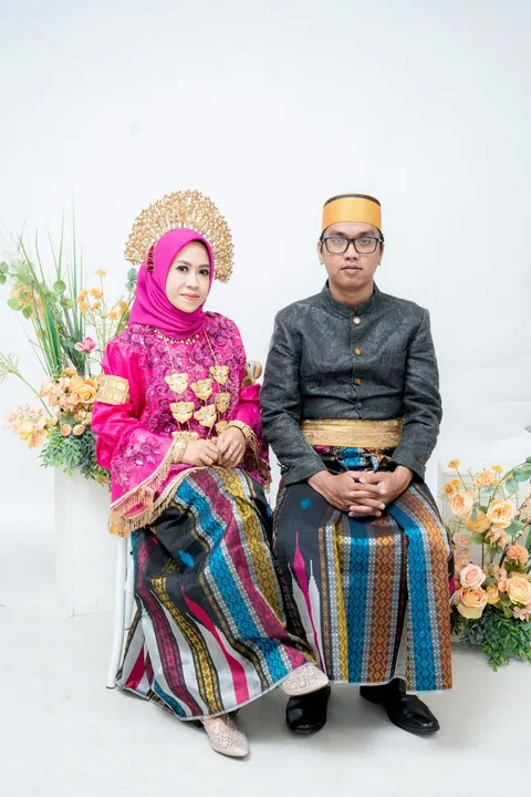Foto sampul undangan Sari & Hadi