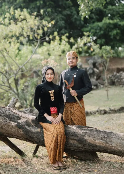 Foto sampul undangan Rosa & Naufal