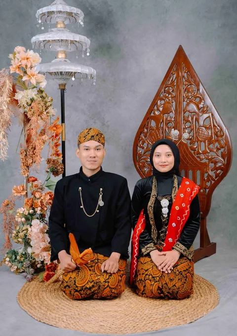Foto sampul undangan Denastri & Wendy