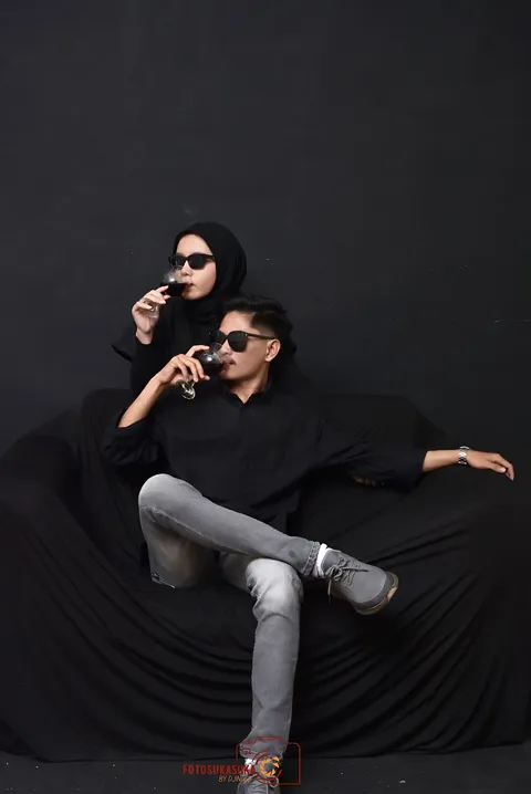 Foto sampul undangan Desain & Fiqry