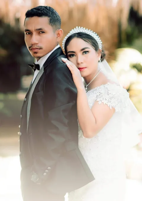 Foto sampul undangan Asty & Rochevelt