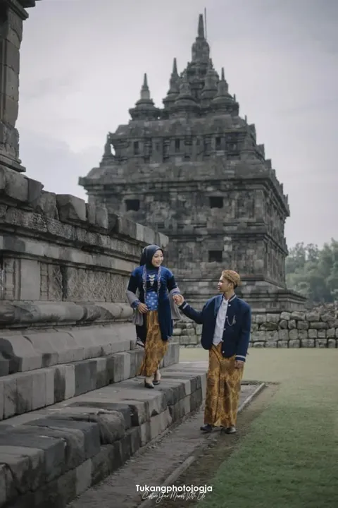 Foto sampul undangan Via & Aji