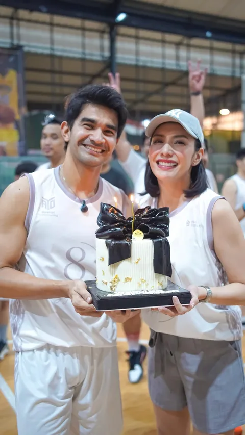 Foto acara anniversary Tyas Mirasih