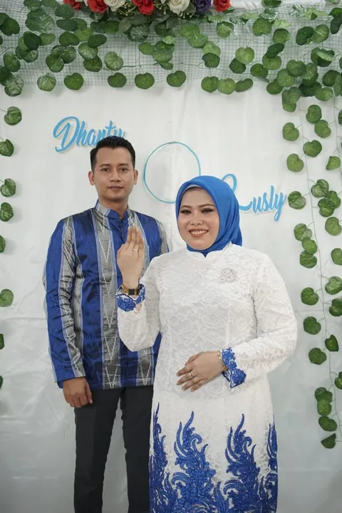 Foto sampul undangan Uchy & Dhanty