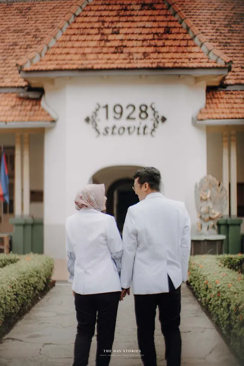 Foto sampul undangan Aryo & Vella