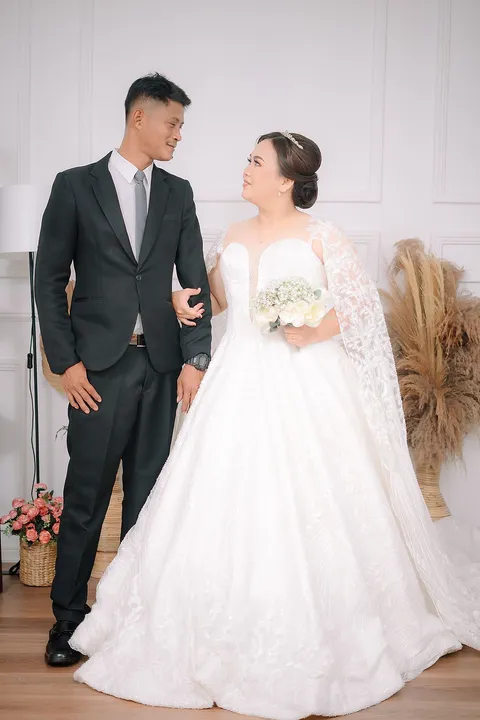 Foto sampul undangan Delfi & Feri