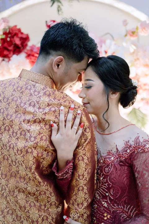 Foto sampul undangan Fajar & Riyana
