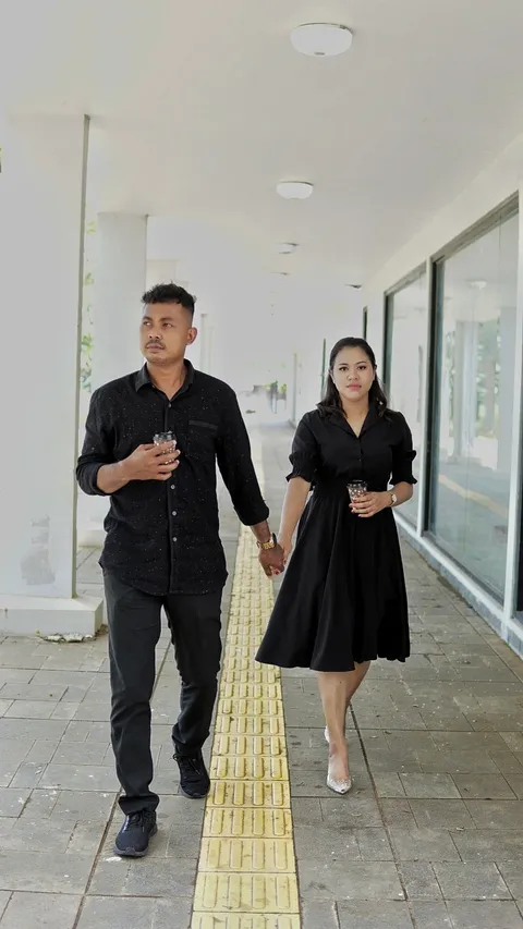 Foto sampul undangan Dessy & Rio