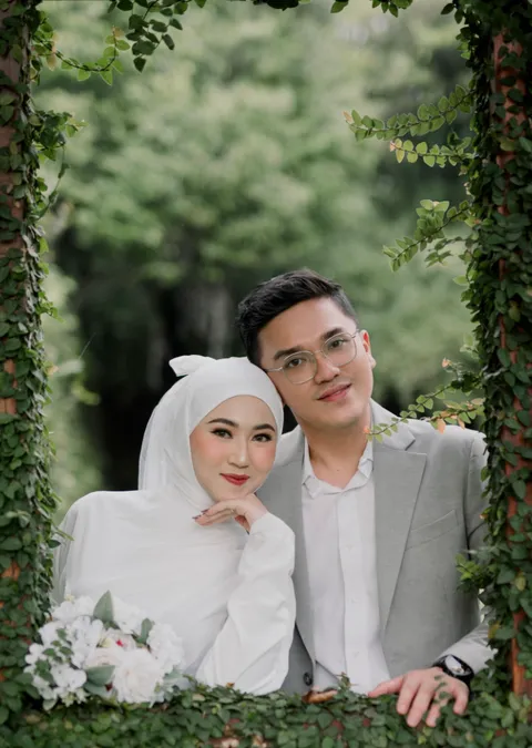 Foto sampul undangan Dhani & Mayumi