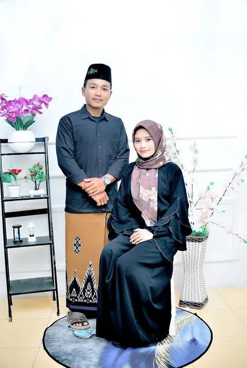 Foto sampul undangan Khoyrul & Lina