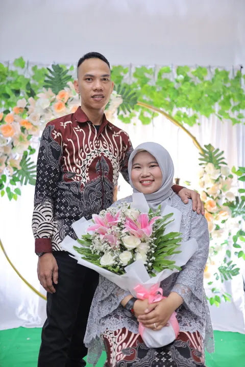 Foto sampul undangan Raden Muhammad Naaji, S.Sos & Wirda Ludchfi Humairoh
