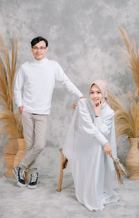 Foto sampul undangan Aprilia & Wika