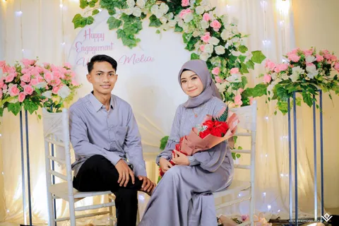 Foto sampul undangan Yovi & Melia