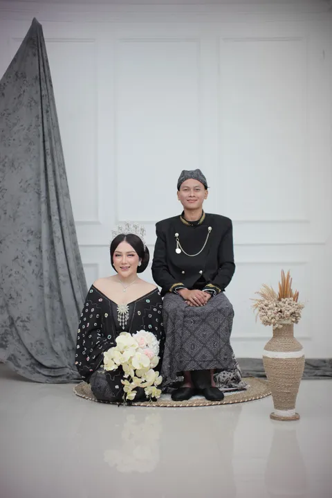 Foto sampul undangan Wahyu & Vina