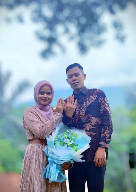 Foto sampul undangan Tatan & Santi
