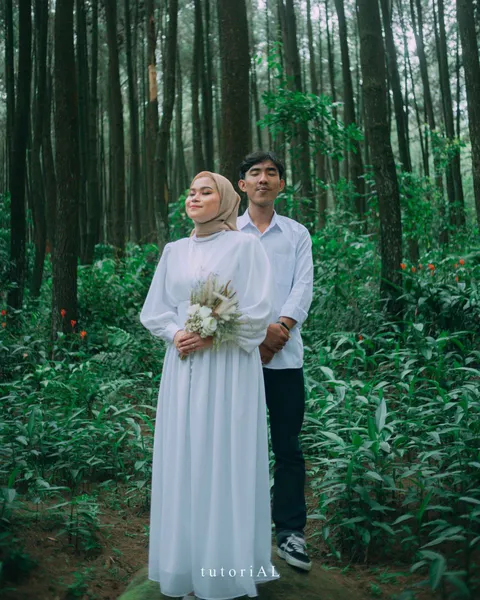 Foto sampul undangan Tio & Riza